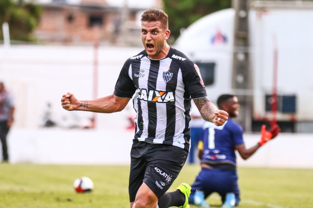 Rafael Moura - atacante