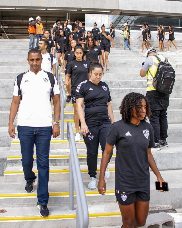 Jogadoras do Atltico visitam Arena MRV, que tem 92% das obras concludas 