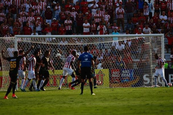 Nutico e Sport se enfrentaram nos Aflitos para o primeiro clssico do ano de 2020 no futebol brasileiro