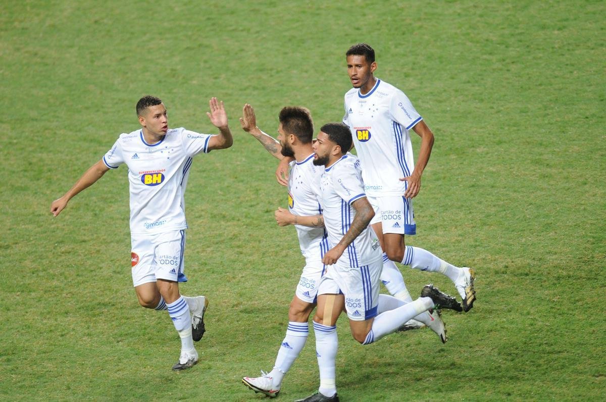 Fotos do jogo entre Amrica e Cruzeiro, no Independncia, em Belo Horizonte, pela 25 rodada da Srie B do Brasileiro