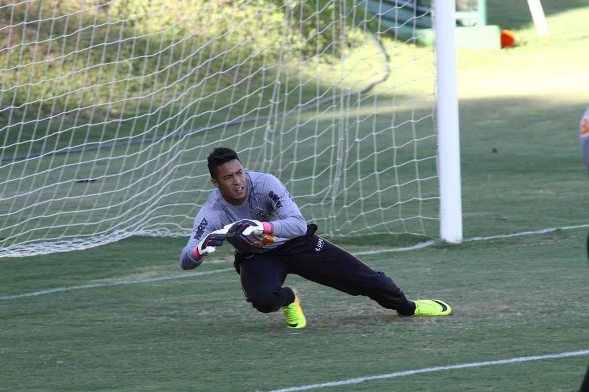 Lee - 2011 a 2014: acertou com o Atl�tico em 2011. No ano seguinte, sem chances no Galo, foi emprestado ao Boa Esporte. Voltou ao clube alvinegro em 2013, mas n�o jogou. Em 2014, recebeu tr�s oportunidades e levou tr�s gols. Foi campe�o mineiro (2011 e 2013) e da Libertadores (2013). 