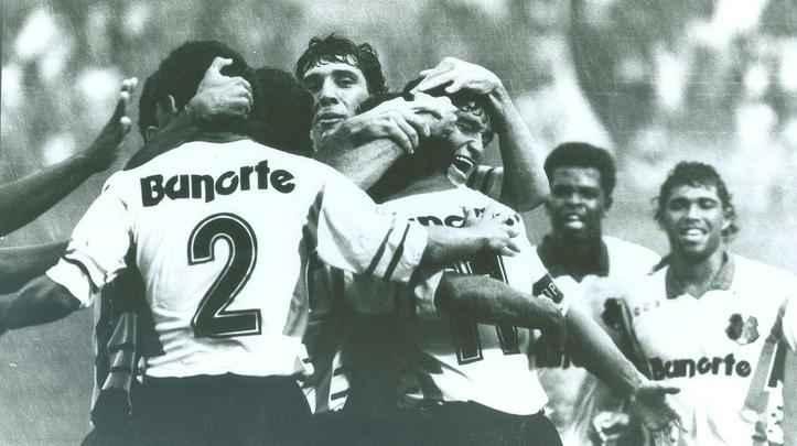 Uniforme branco cirado pela CCs para o Santa Cruz na temporada de 1992