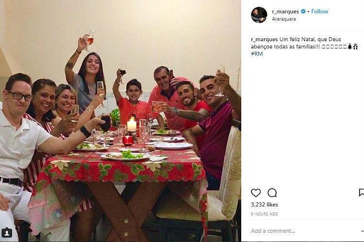 Em Araraquara, o atacante Rafael Marques juntou a famlia para celebrar o Natal