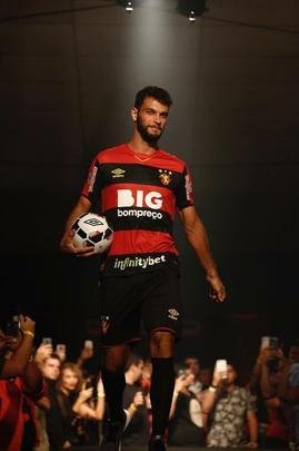 Festa de lançamento dos novos uniformes contou com a presença de jogadores e show de Paralamas de Sucesso