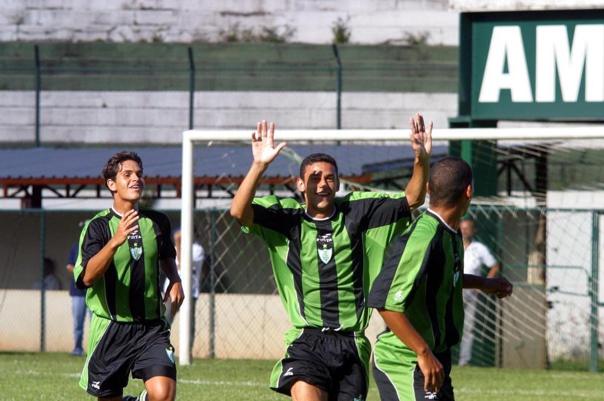 Fred marca em goleada do Amrica sobre URT, no Independncia, por 6 a 1
