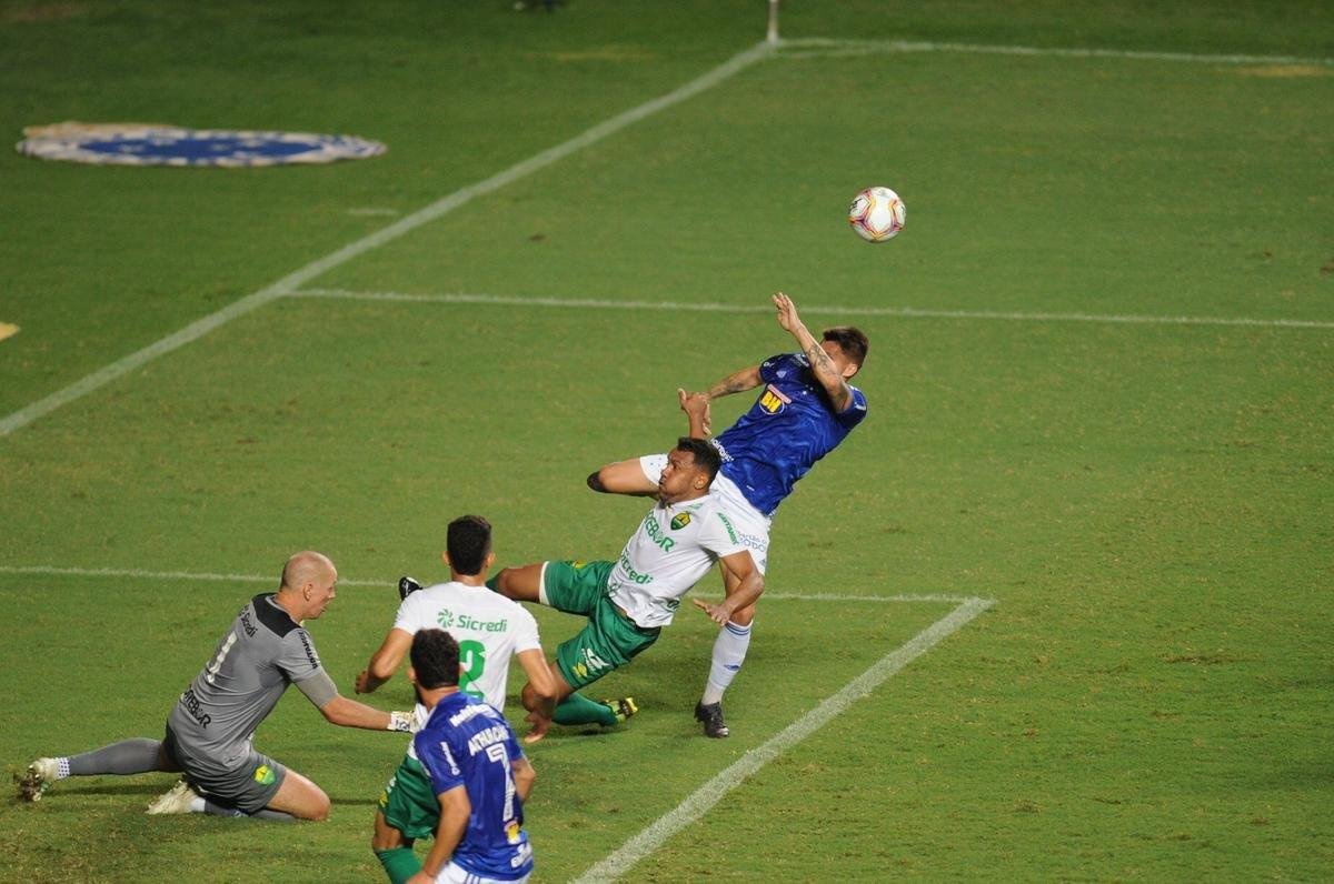 Fotos do jogo entre Cruzeiro e Cuiab, no Independncia, em Belo Horizonte, pela 32 rodada da Srie B do Campeonato Brasileiro