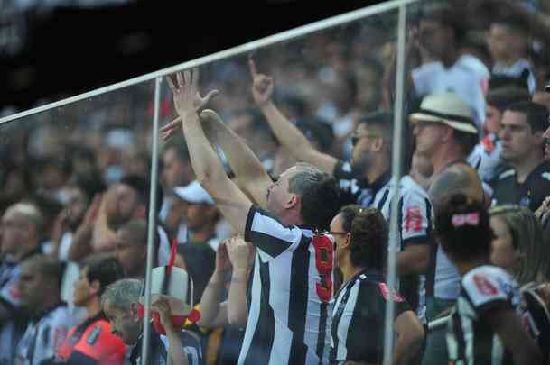 Torcida deu grande apoio ao time em vitria sobre o Corinthians e protestou muito contra gol anulado de Rger Guedes, no primeiro tempo. 