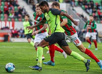 Sporting não sai do 1 a 1 e fica a quatro pontos do Porto, primeiro colocado