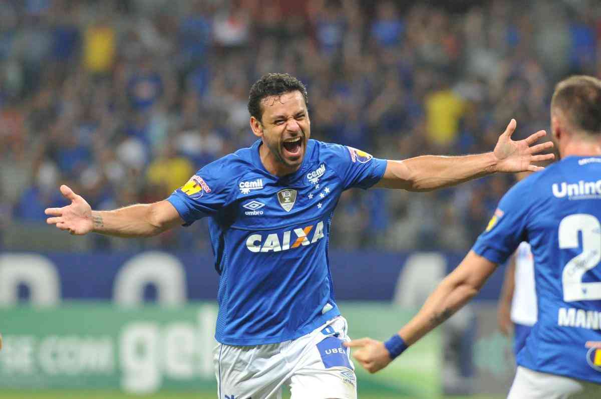 Cruzeiro venceu com facilidade o time paranaense na noite deste sbado