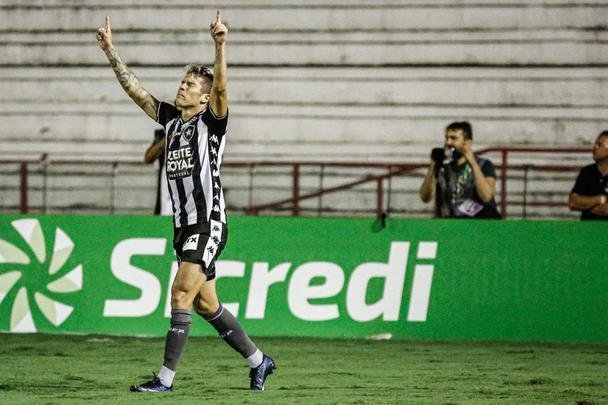 Já no segundo tempo, o jogo foi mais equilibrado. Com as mudanças feitas pelo técnico Paulo Autuori, o Botafogo empatou com gol de Bruno Nazário. Náutico teve chances de marcar o segundo gol com Jorge Henrique e Erick em chances claras, mas ambos perderam os lances.
