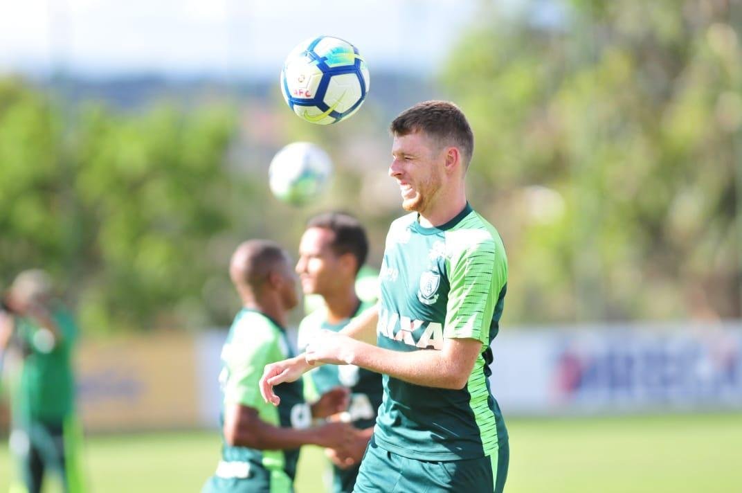 Tcnico acompanhou treinamento regenerativo do elenco nesta segunda-feira