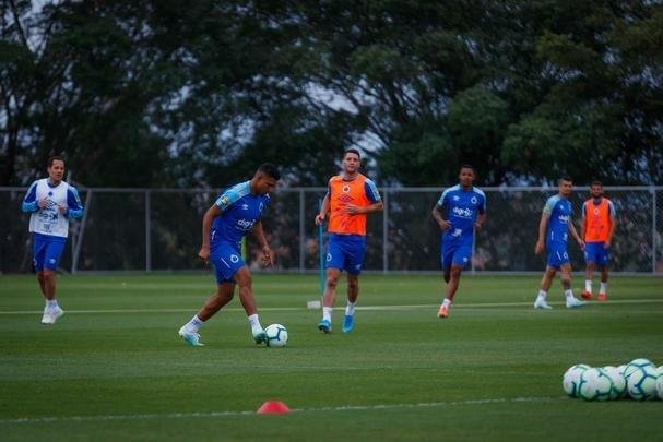 Treino do Cruzeiro nesta segunda-feira, na Toca da Raposa II. Time de Rogrio Ceni enfrenta o Cear na quarta-feira, s 19h30, no Castelo, em Fortaleza, pela 21 rodada do Campeonato Brasileiro