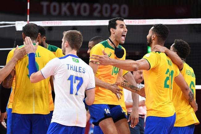 Fotos do jogo entre Brasil e Argentina pela segunda rodada do torneio masculino de vlei dos Jogos Olmpicos de Tquio. Seleo Brasileira venceu, de virada, por 3 sets a 2