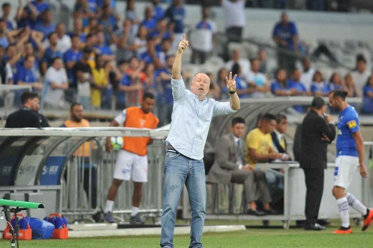 Depois do gol do Palmeiras, o jogo ficou tenso e com ataques alternados