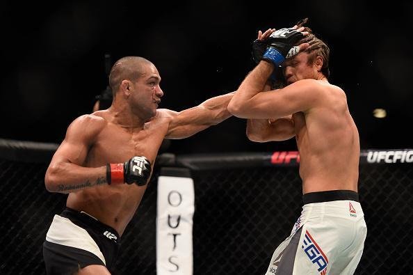 Brian Ortega venceu Diego Brandão por finalização no terceiro round