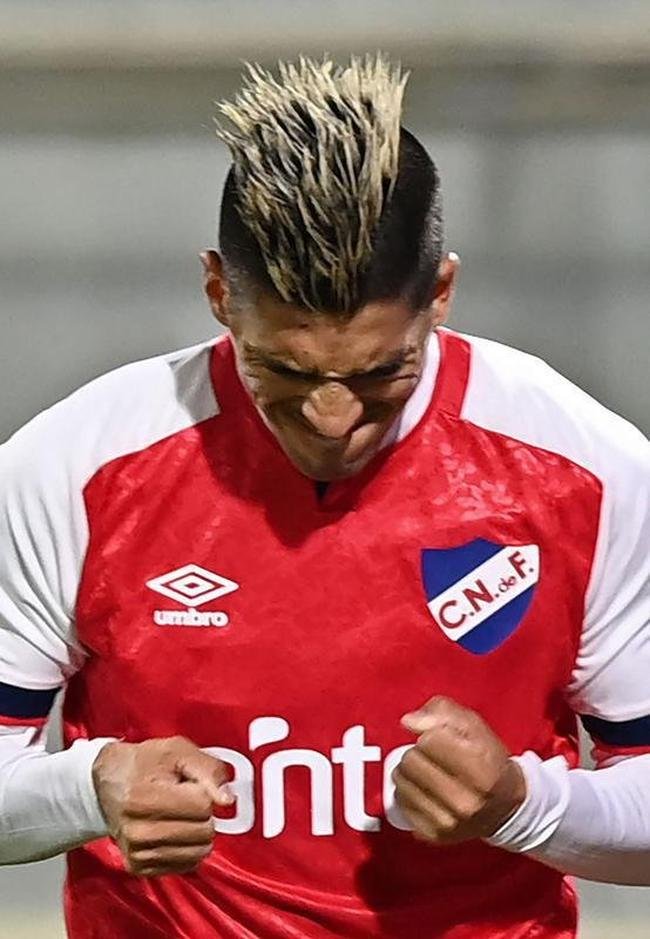 Umbro, da Inglaterra,  a fornecedora do Nacional, do Uruguai