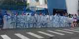 Torcedores protestam na porta da Toca da Raposa contra tcnico e Diretoria