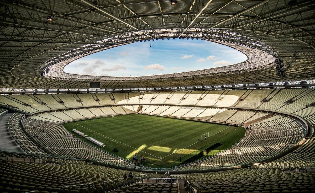 Assim como o Man Garrincha, o Estdio Governador Plcido Castelo (Arena Castelo) tambm briga pelo mesmo objetivo: receber a final da Sul-Americana. O estdio localizado em Fortaleza, no Cear, vive a expectativa de ser uma das sedes at 2023. 