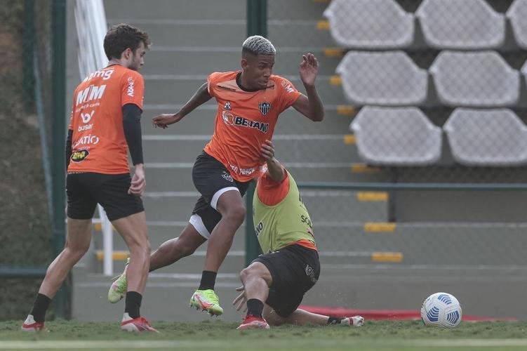 Após a eliminação na Libertadores diante do Palmeiras, jogadores do Atlético se reapresentaram na Cidade do Galo e realizaram treinamento visando o duelo contra o Internacional, pelo Campeonato Brasileiro