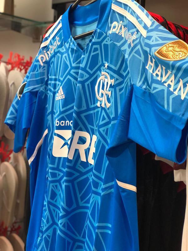 Nova camisa de goleiro do Cruzeiro rende memes na internet e é comparada com a de outros clubes