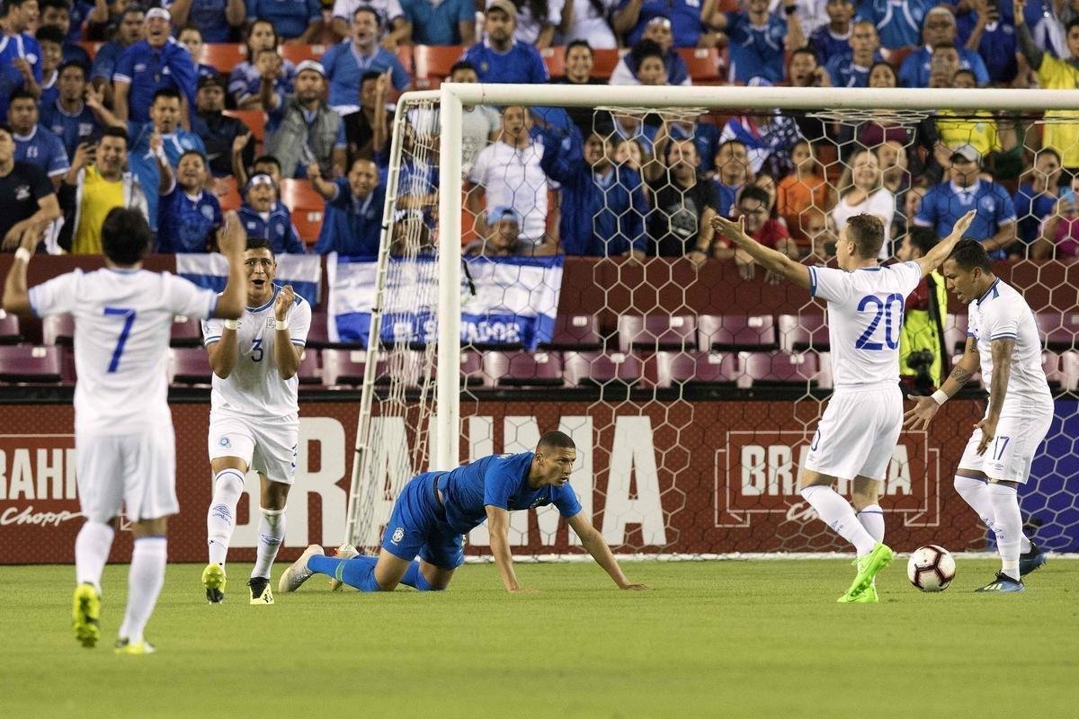 Seleo Brasileira no teve dificuldade para vencer El Salvador no amistoso em Washington