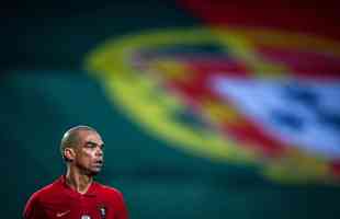 Pepe (Portugal) -  dvida para a Copa do Mundo aps sofrer entorse no joelho esquerdo e lesionar o ligamento em outubro.