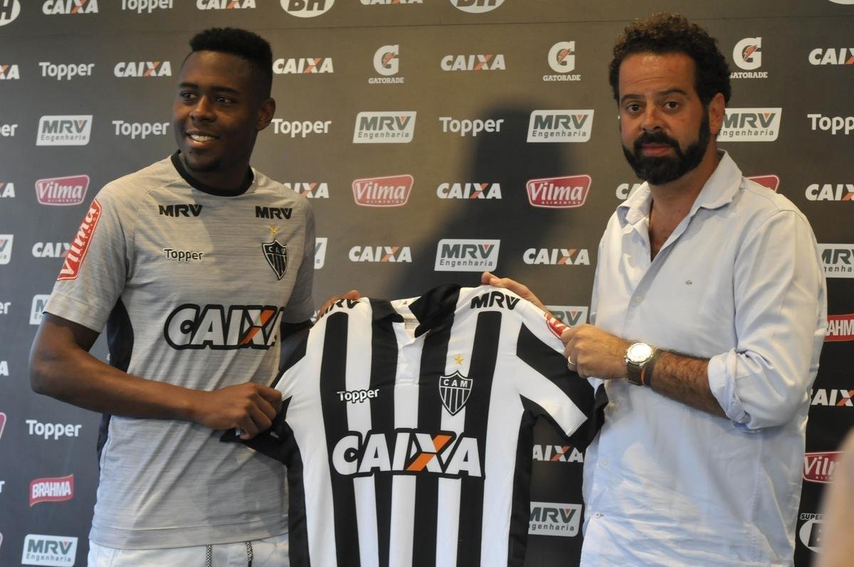 Roger Bernardo foi anunciado em 11 de janeiro do ano passado, mas s chegou ao clube no meio da temporada, aps o encerramento do contrato com o Ingolstadt, da Alemanha. Disputou 12 partidas, nenhuma nesta temporada. No marcou gol. Deixou o clube na ltima tera-feira.