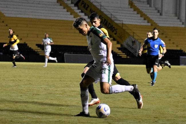 Cricima e Amrica duelaram pela terceira fase da Copa do Brasil no Estdio Heriberto Hlse, em Santa Catarina
