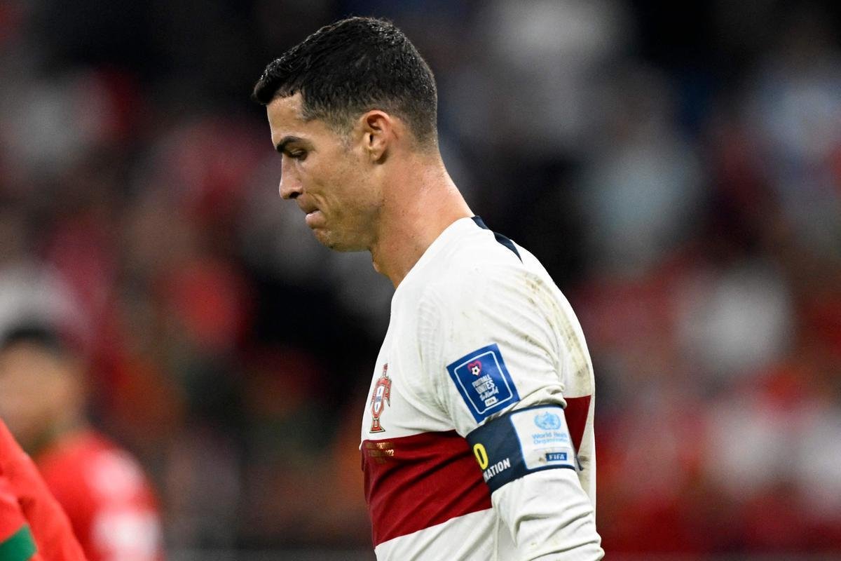 Cristiano Ronaldo chorou muito ao deixar o gramado aps a eliminao de Portugal diante de Marrocos