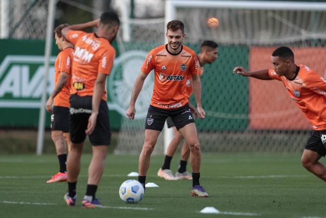 Cuca orientou atividade no CT do Palmeiras, na Barra Funda, em So Paulo 