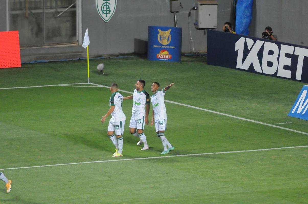 Ademir, de pnalti, sacramentou a virada do Amrica sobre o Palmeiras no Independncia