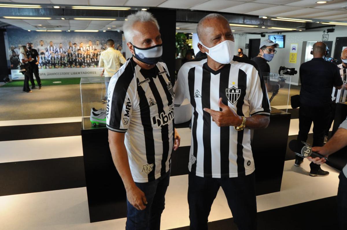 Ronaldinho participou de evento de patrocinador do Atltico no Mineiro e encontrou com jogadores da atualidade, como Rafael e Marquinhos, e dolos do passado, casos de Reinaldo, der Aleixo e Dad Maravilha