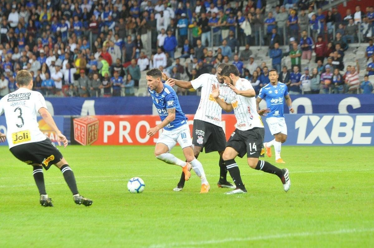 Fotos de Cruzeiro x Corinthians, no Mineiro, pela oitava rodada do Campeonato Brasileiro