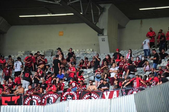 Torcida do Athletico-PR no jogo de ida da final da Copa do Brasil de 2021, contra o Galo, no Mineir�o, em BH