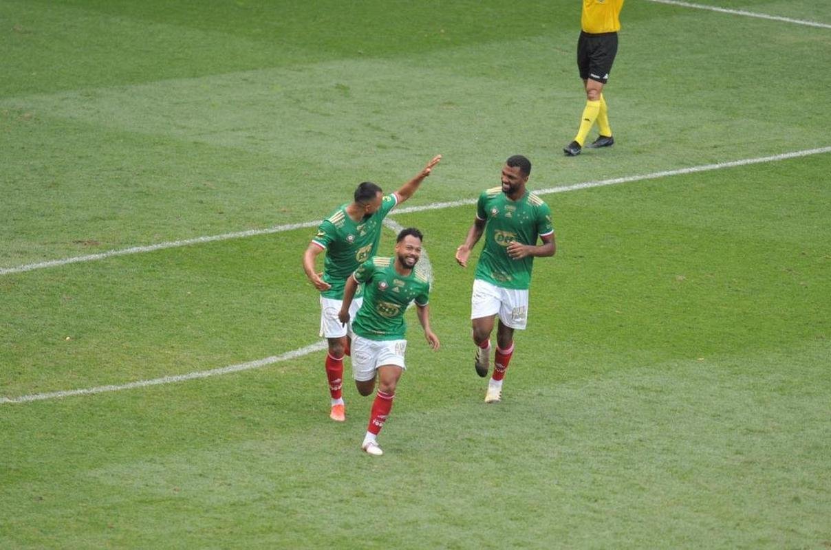 Imagens de Cruzeiro x CSA, no estdio Independncia, em Belo Horizonte, pela 2 rodada da Srie B