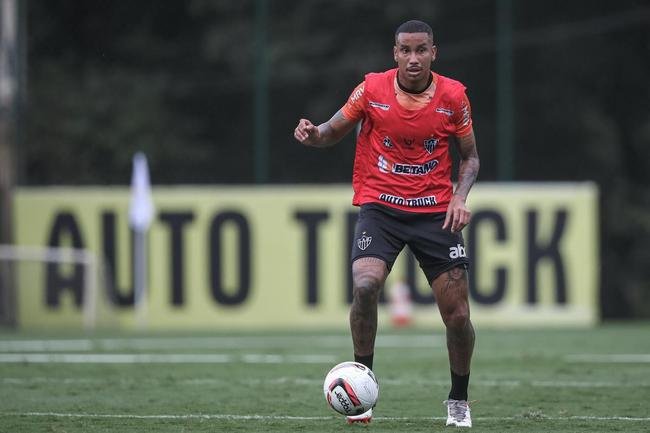 O Atltico realizou, nesta quinta-feira (10), a primeira atividade visando o clssico com o Amrica, vlido pela 5 rodada do Campeonato Mineiro. Com titulares em campo, o time de 'El Turco' Mohamed trabalhou para o confronto que ser disputado s 16h30 do sbado (12), no Estdio Independncia, em Belo Horizonte.