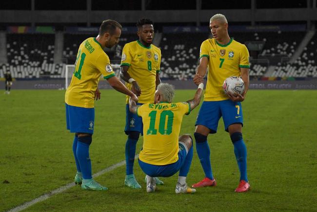 Brasil e Peru se enfrentaram pela segunda rodada do Grupo B da Copa Amrica