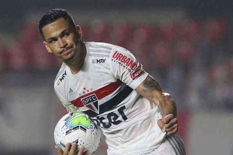 São Paulo vence Botafogo-SP e carimba classificação para as