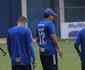 Com camisa 12, Adilson Batista comanda treino após viver manhã turbulenta no Cruzeiro