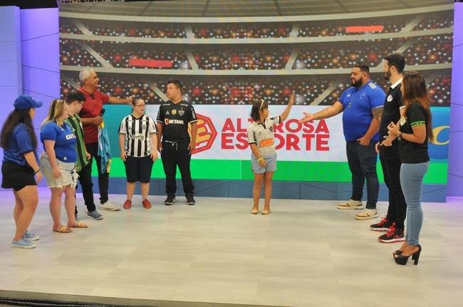 Integrantes do Instituto Viva Down visitaram estdio da TV Alterosa 