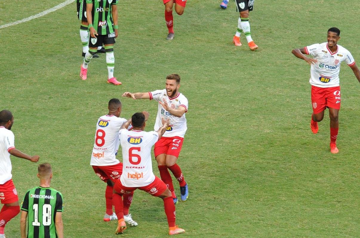 Gustavo Crecci marcou o gol da vitria do Villa Nova no Independncia, sobre o Amirca