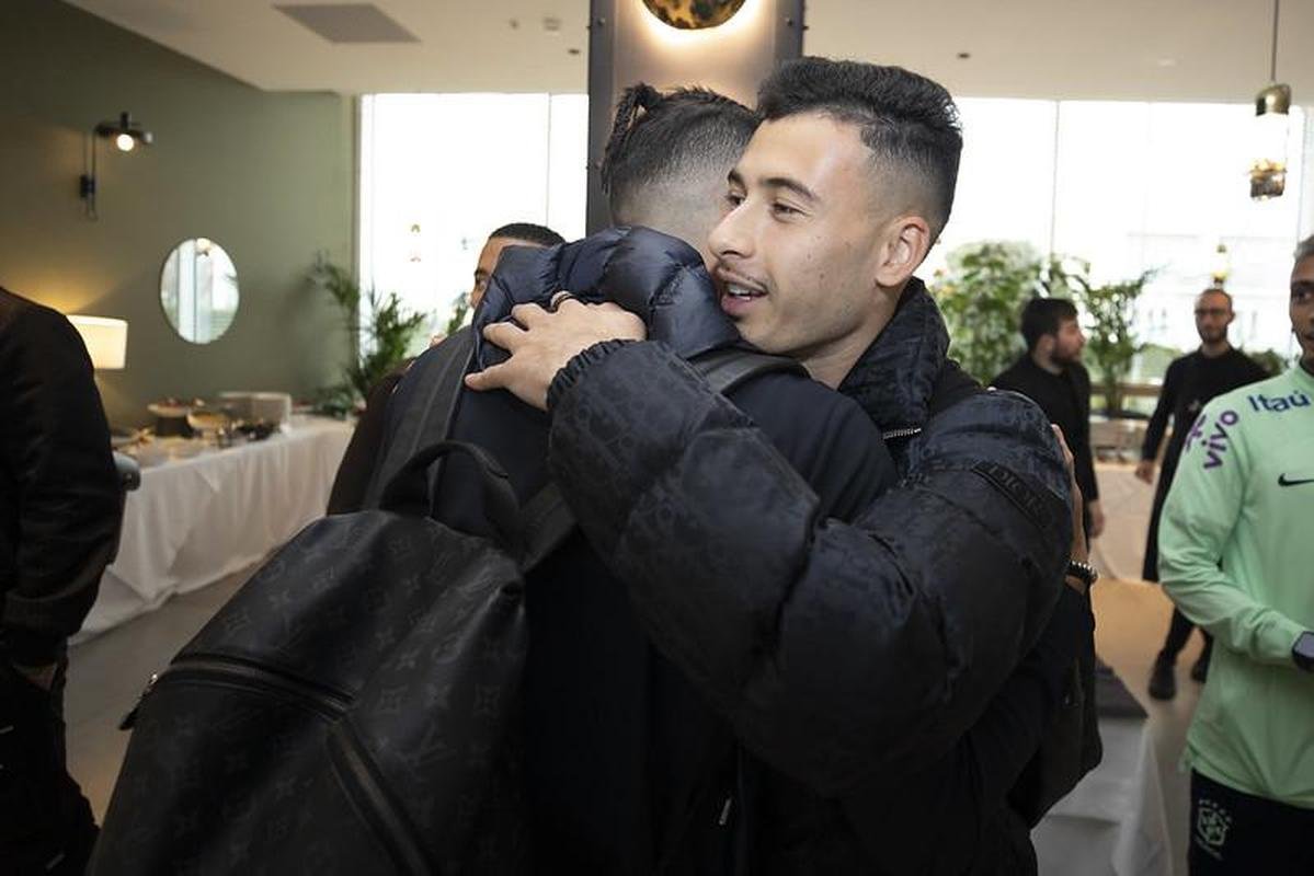 Nesta segunda-feira, os atletas que defendem clubes europeus comearam a se apresentar em Turim. Com isso, a Seleo Brasileira aguarda apenas a chegada de Marquinhos e Neymar 