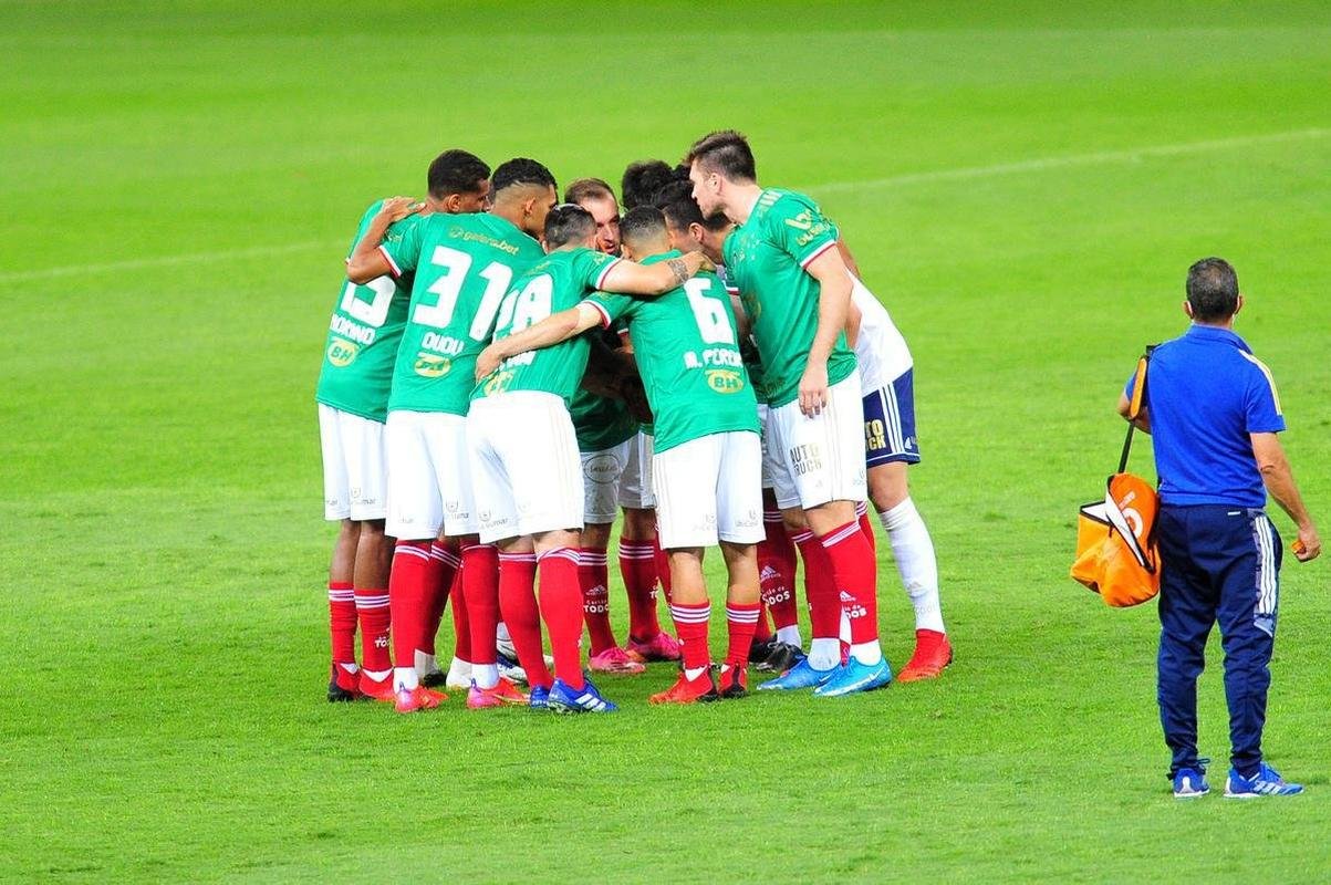 Fotos do jogo entre Cruzeiro e Confiana pela Srie B. Jogo  em Belo Horizonte marcou a volta da torcida cruzeirense ao Mineiro aps meses de ausncia devido  pandemia da COVID-19