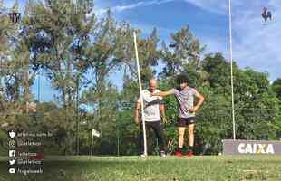 Fotos do treino do Galo com Victor e Luan em campo