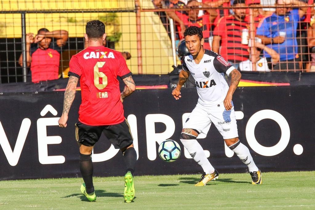 Imagens do empate entre Sport e Atltico na Ilha do Retiro