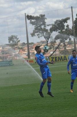 Auxiliares de Mano Menezes comandaram treino tcnico; times foram montados, mas jogadores no tiveram posio fixa no campo
