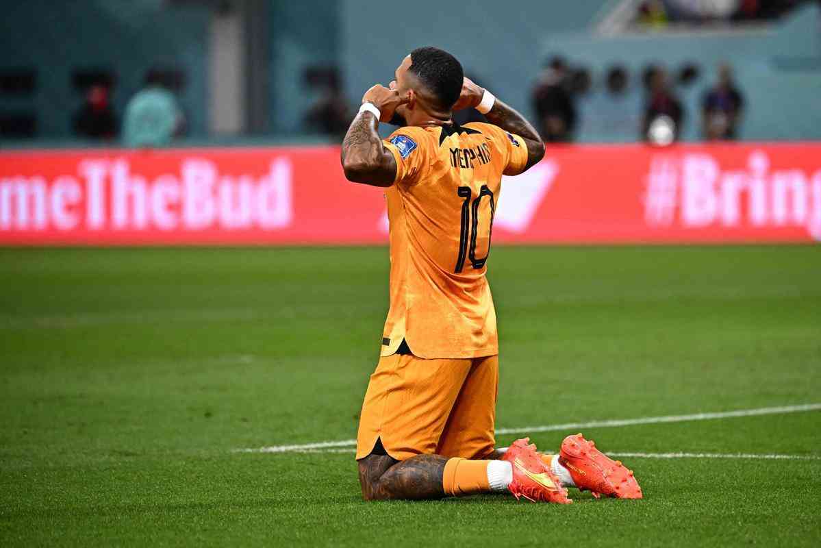 Lances do jogo entre Holanda e Estados Unidos pelas oitavas de final da Copa do Mundo.