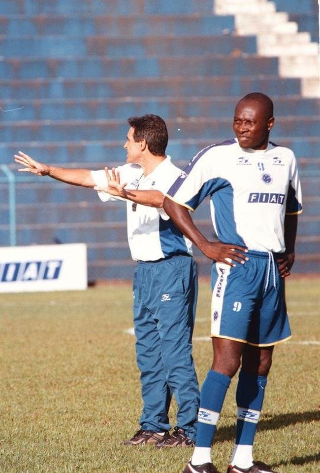 Fotos da passagem do jogador Rinc�n pelo Cruzeiro, em 2001.  Ele faleceu aos 55 anos nesta quarta-feira (13/4/2022), ap�s sofrer acidente automobil�stico em Cali, na Col�mbia, no dia 11.