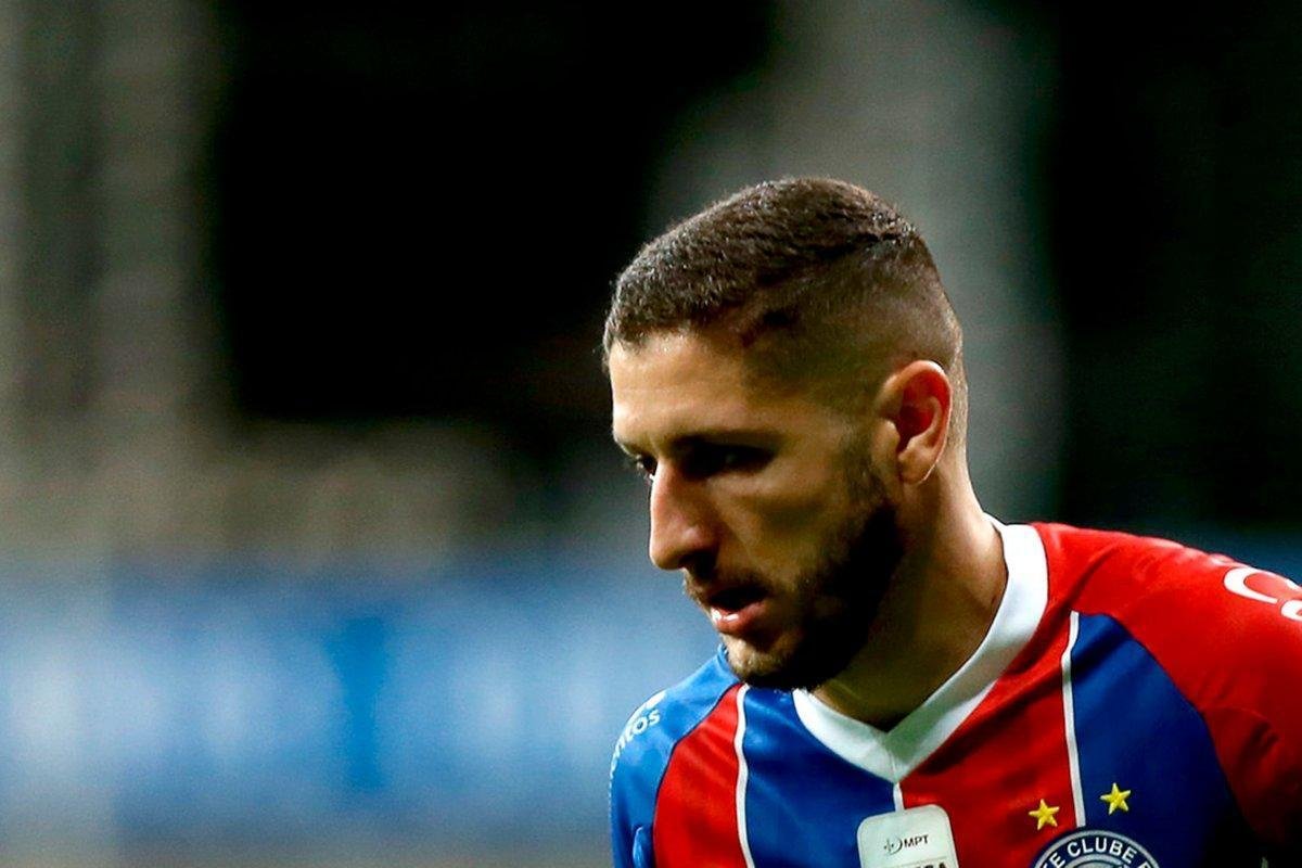 O Palmeiras anunciou a contratao do meia Z Rafael