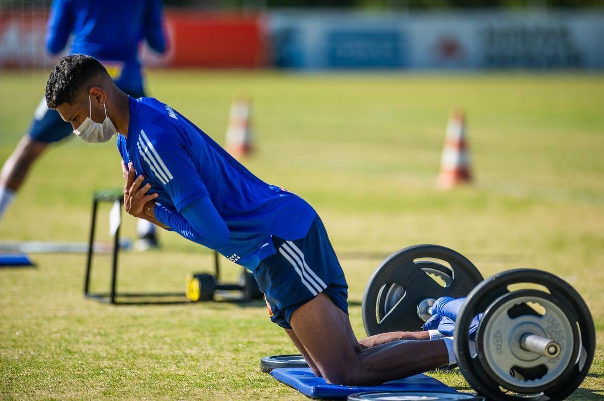 Jogadores fizeram atividades fsicas nesta segunda